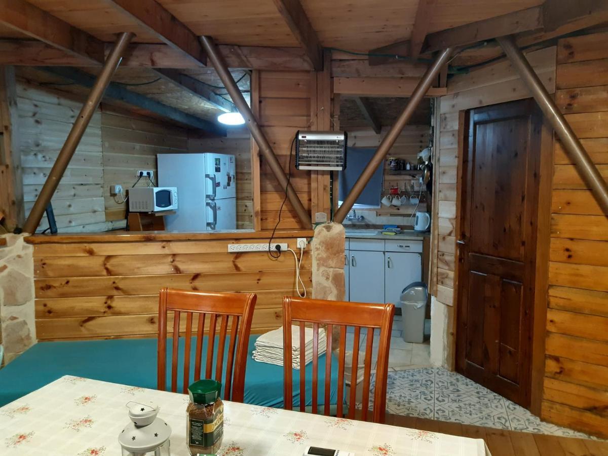 בקתת עץ בחורש במנות - דום גיאודזי - Wooden Cabin In Manot 외부 사진