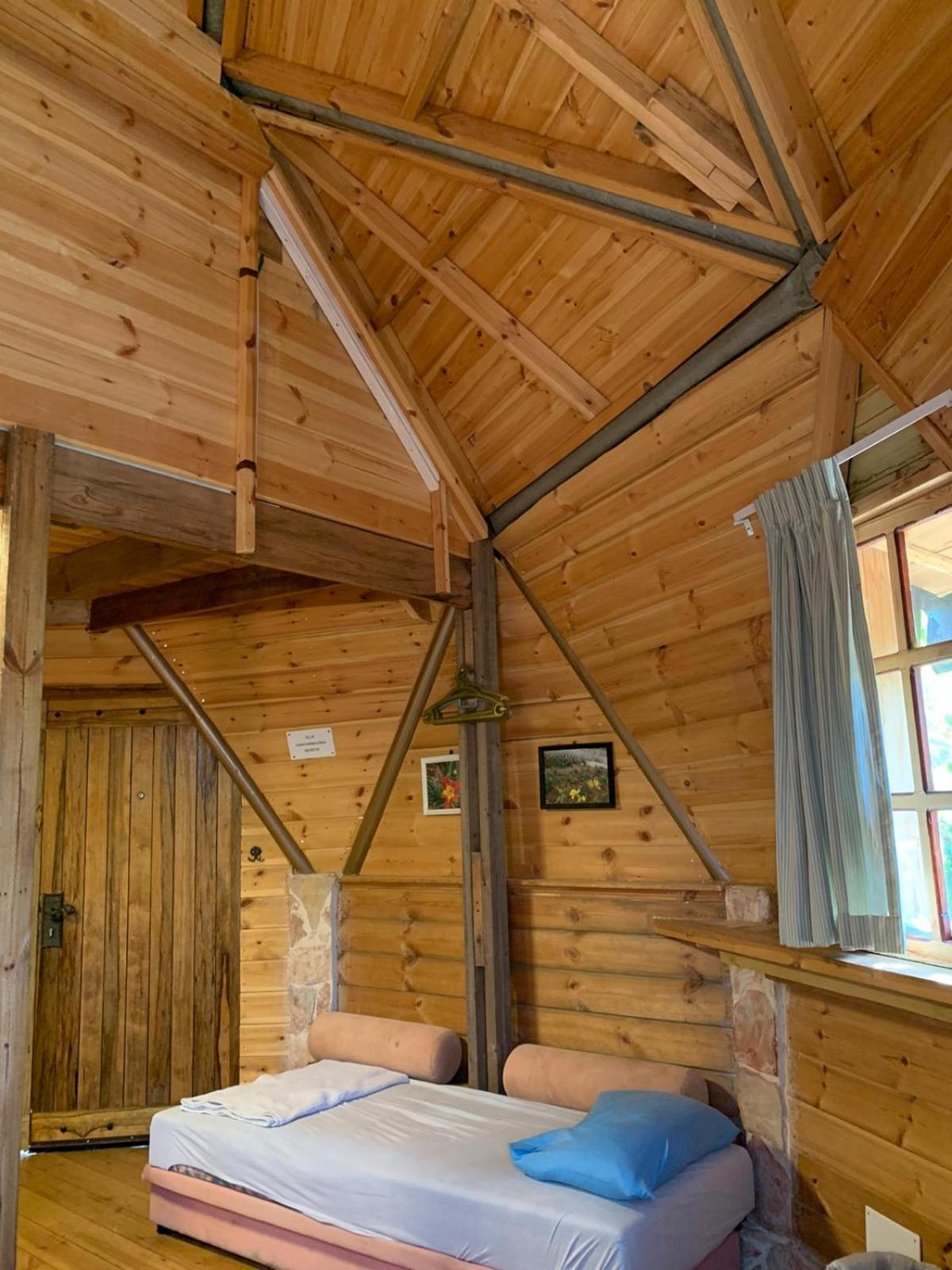 בקתת עץ בחורש במנות - דום גיאודזי - Wooden Cabin In Manot 외부 사진