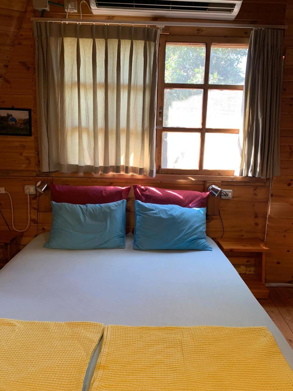 בקתת עץ בחורש במנות - דום גיאודזי - Wooden Cabin In Manot 외부 사진