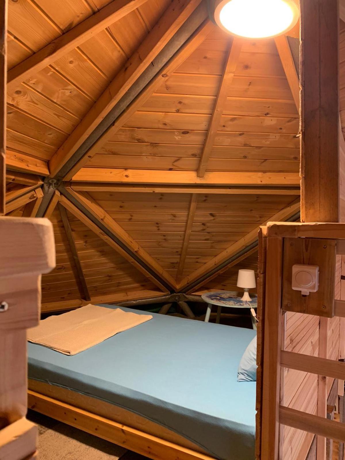 בקתת עץ בחורש במנות - דום גיאודזי - Wooden Cabin In Manot 외부 사진